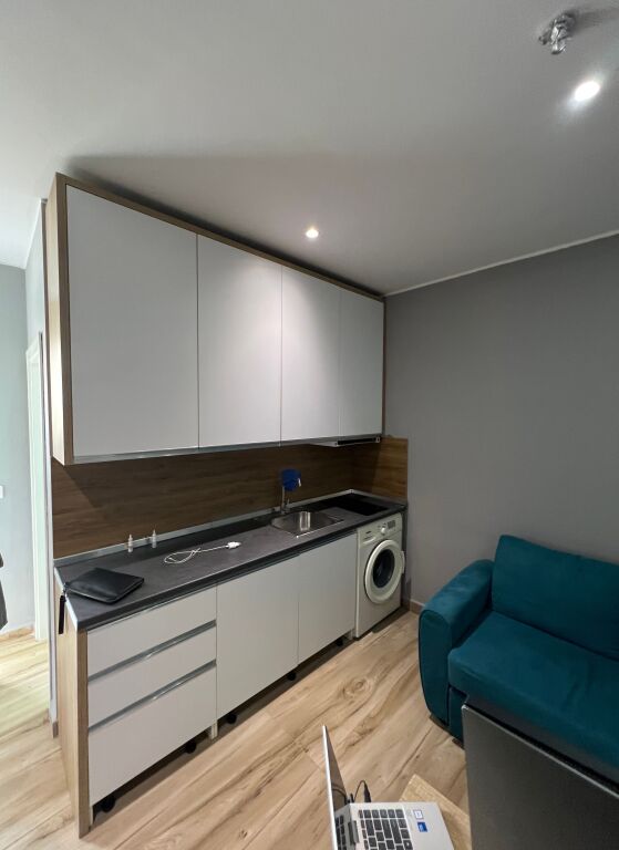 Shitet 1+1 te Liqeni Thate