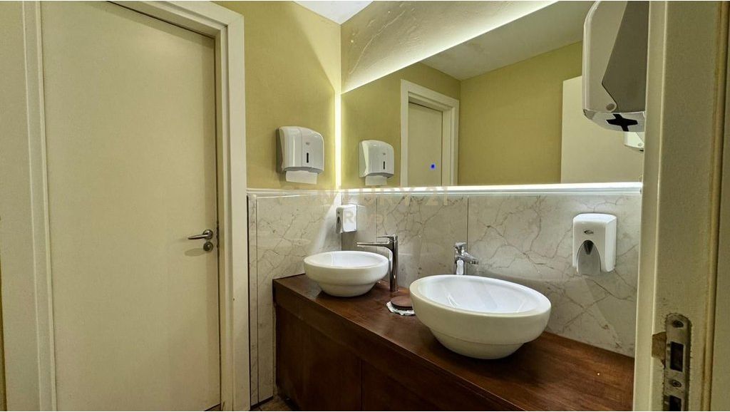 Lokal me qera ne Myslym Shyri 1300€