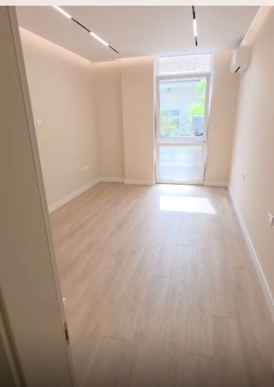 Ambjent me qera perballe Coin