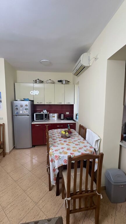 shitet apartament 1+1 i mobiluar tek Rruga Myslym Shyri