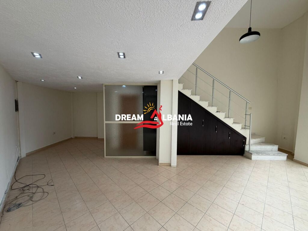 Jepet me qera ambient biznesi Duplex tek Pazari i Ri prane Bolv Oil (ID 42611418)f