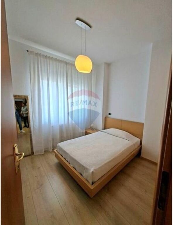 Jepet me Qira Apartament 2+1 pranë NOBIS