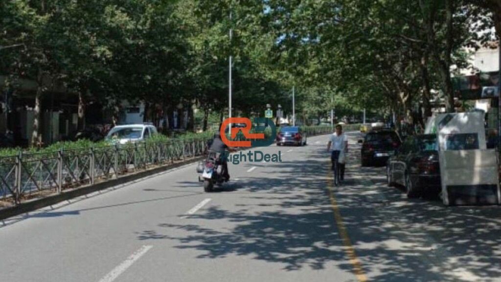 Vicino al Former Ristorante di Durazzo, In Affitto, Unità Commerciale, Completamente Investito!!!