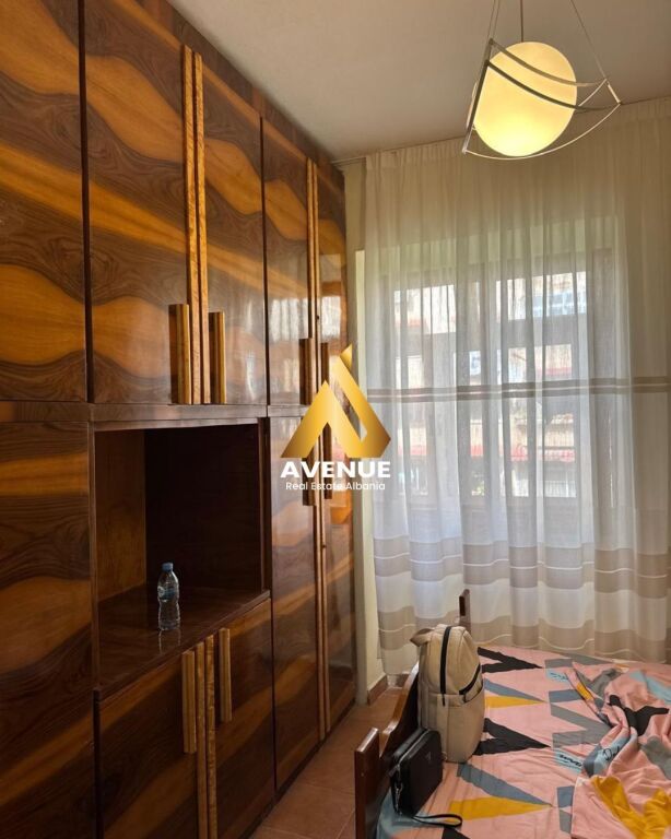 SHTËPI ME QERA – ISH BLLOKU, PRANE  FAKULTETIT JURIDIK