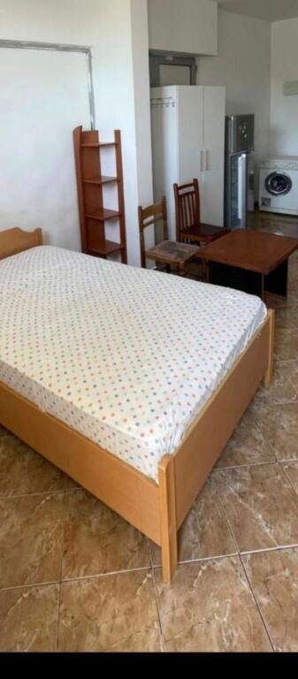 GARSIONERE 17000 LEKE.VILAT GJERMANE