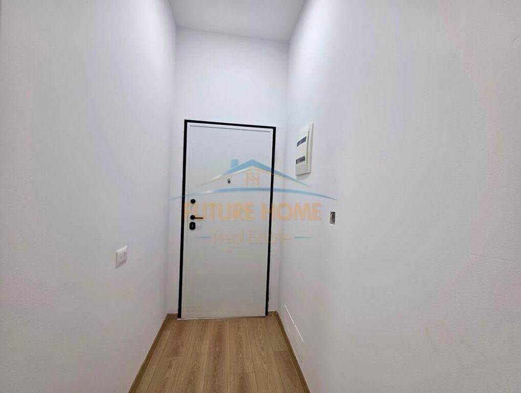 Qera,Ambjent zyre,Kompleksi Square 21