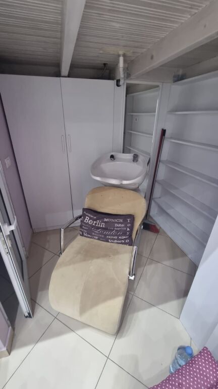 Business premises for rent Floor 0, 35 m² duplex, 500 € in Astir