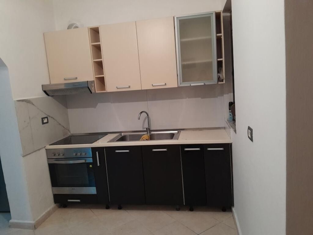 🏠 Appartamento 1+1 in Affitto sopra il Campo Ali Demi, Tirana