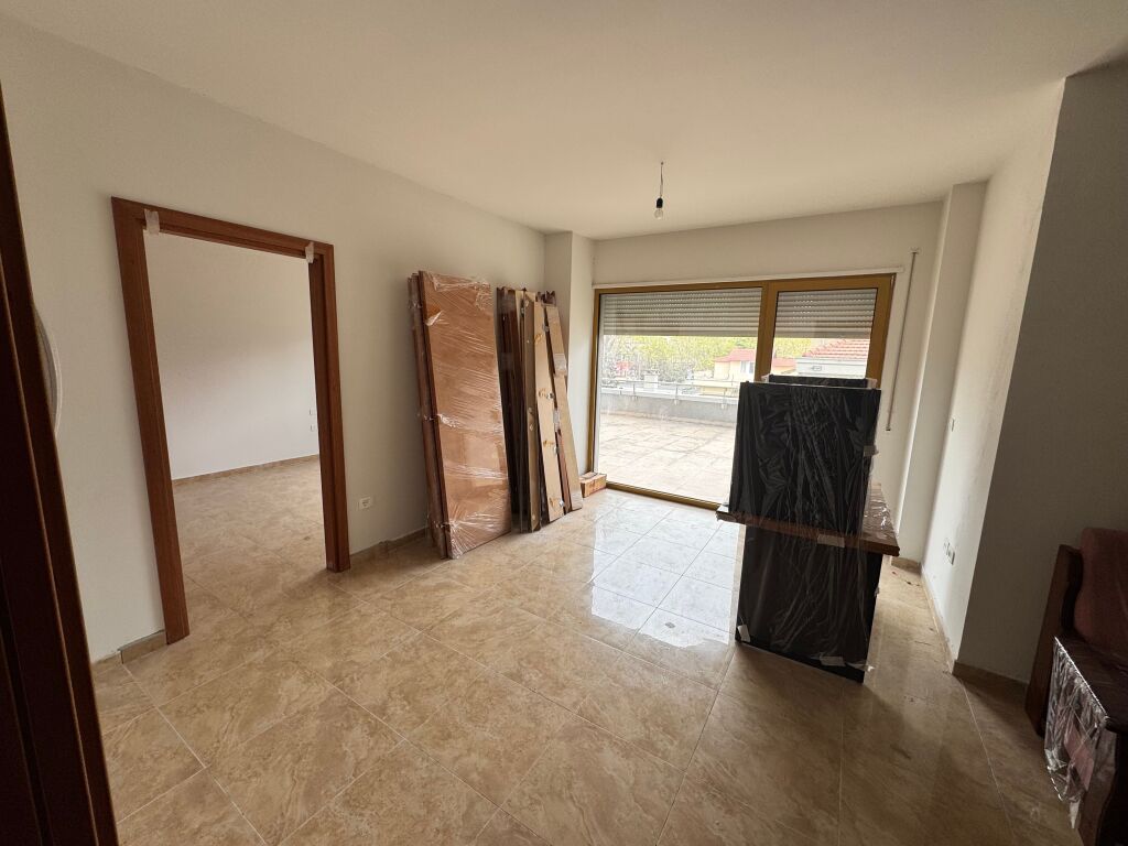 🏢 LOCALE COMMERCIALE (UFFICIO) IN AFFITTO – VICINO A BLOKU