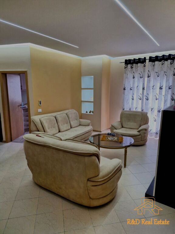 🏡 APARTAMENT ME QERA – Rruga e Kosovareve