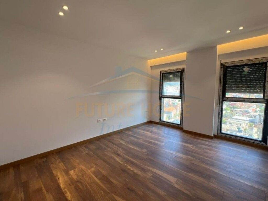 Shitet, Apartament 2+1, Porcelan, Tiranë.