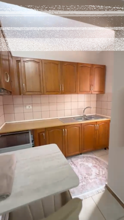 Apartament 1+1, Mine Peza!