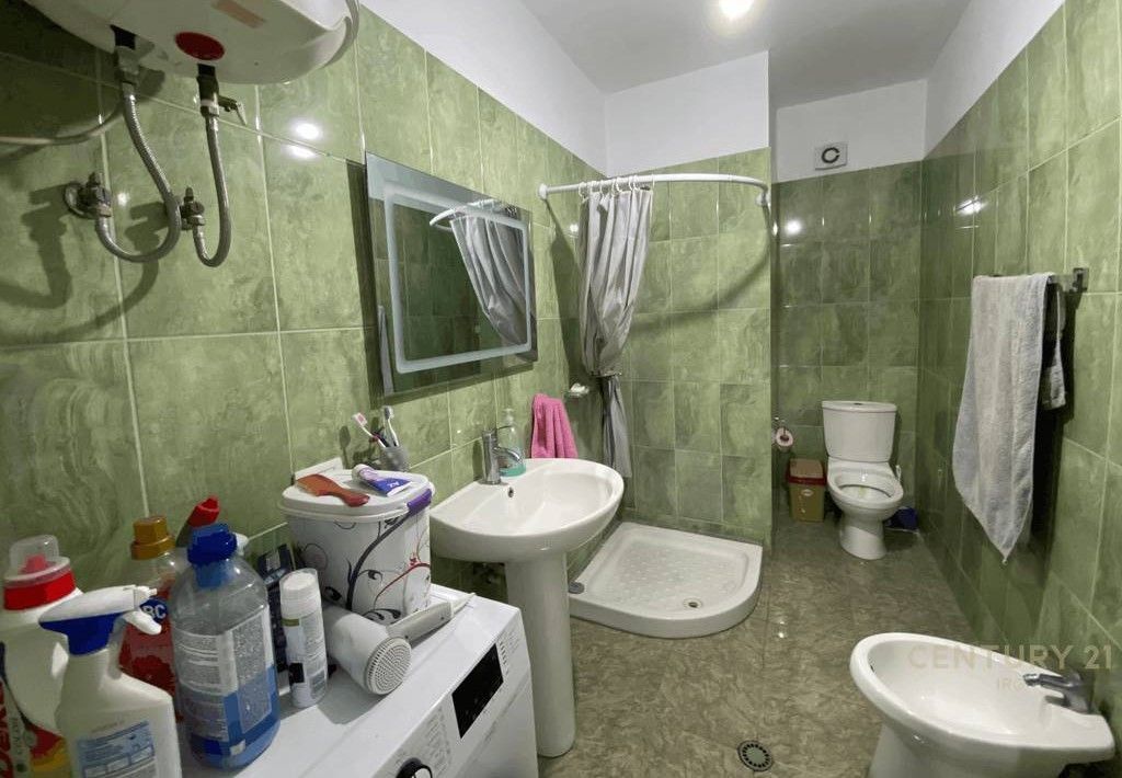 Shitet Apartament 1+1 në Yzberisht