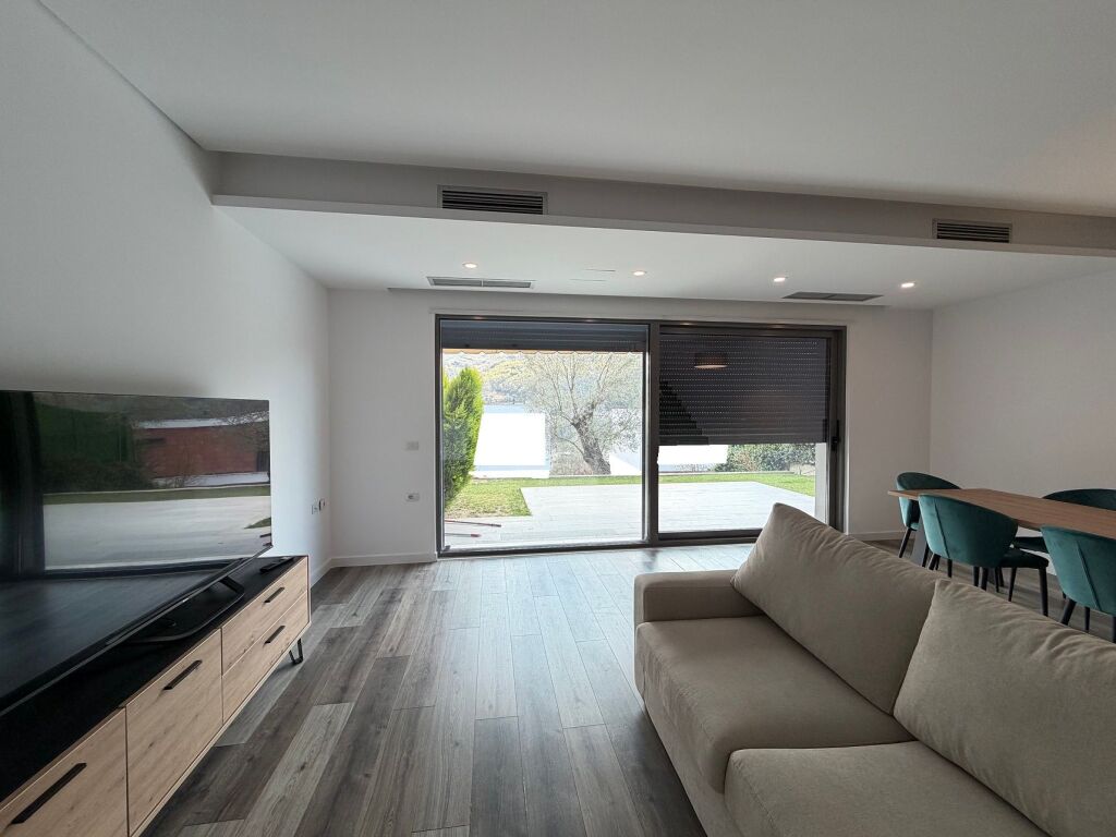 Jepet me qera vilë 3+1+oborr+garazhd në Rezidence Private në Mullet