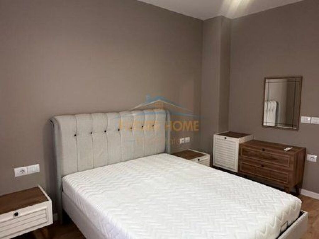 Qera,Apartament 2+1+2+Post Parkimi,Kopshti Botanik,Tiranë