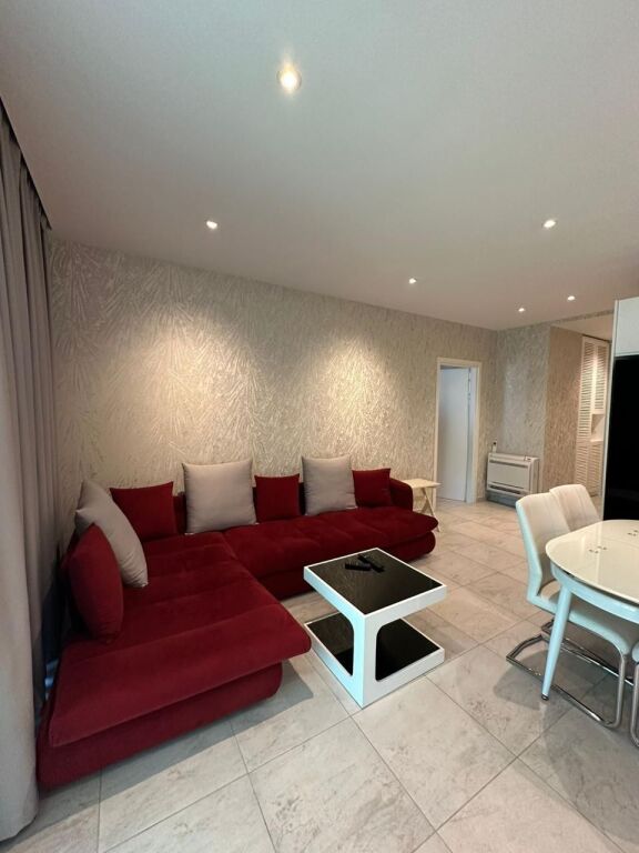 Jepet me Qera Apartament 2+1 tek Ambasador 3