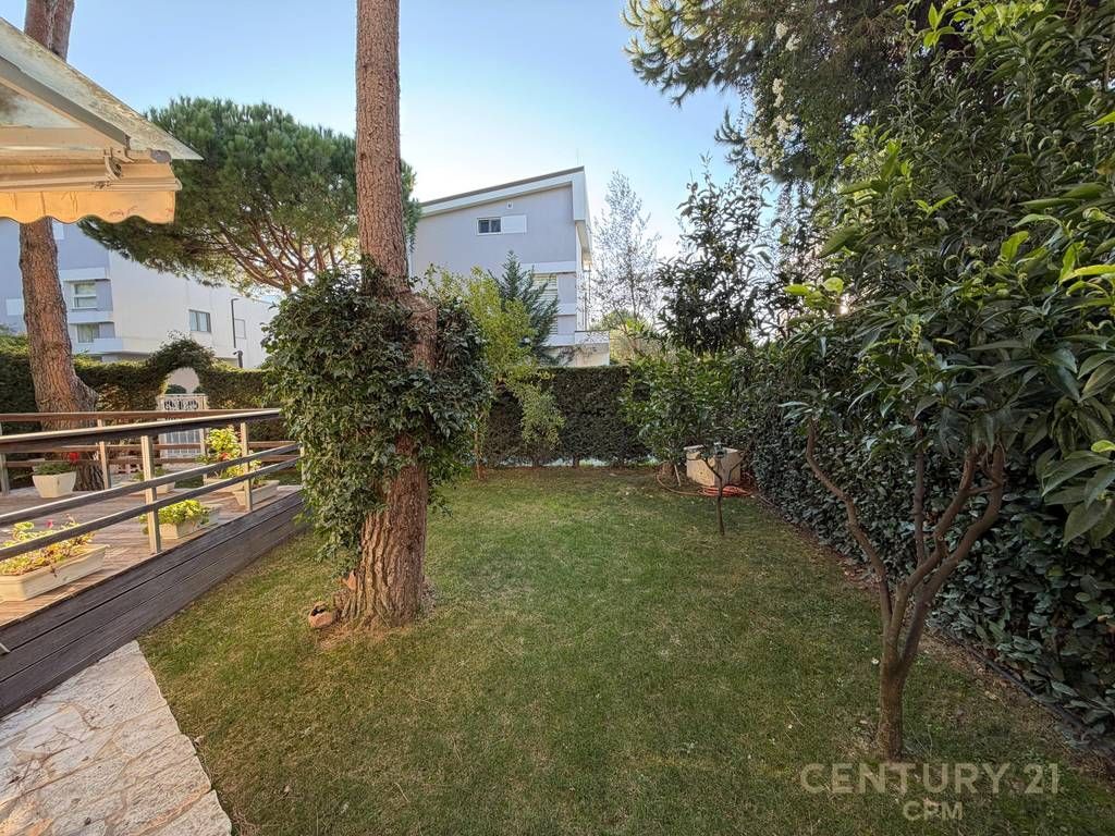 Apartament 2+1 me oborr për shitje në Gjirin e Lalezit!