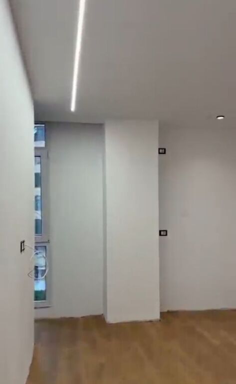 Shiten 2 apartamente 1+1 buze rruge  prane hotel Mondialit