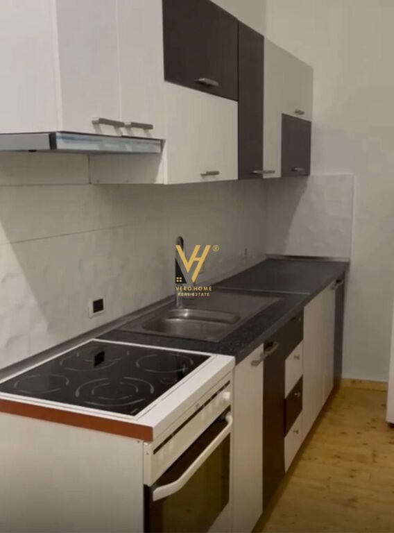 JEPET APARTAMENT 2+1 ME QIRA TE FARMACIA 10- 45.000 LEKE