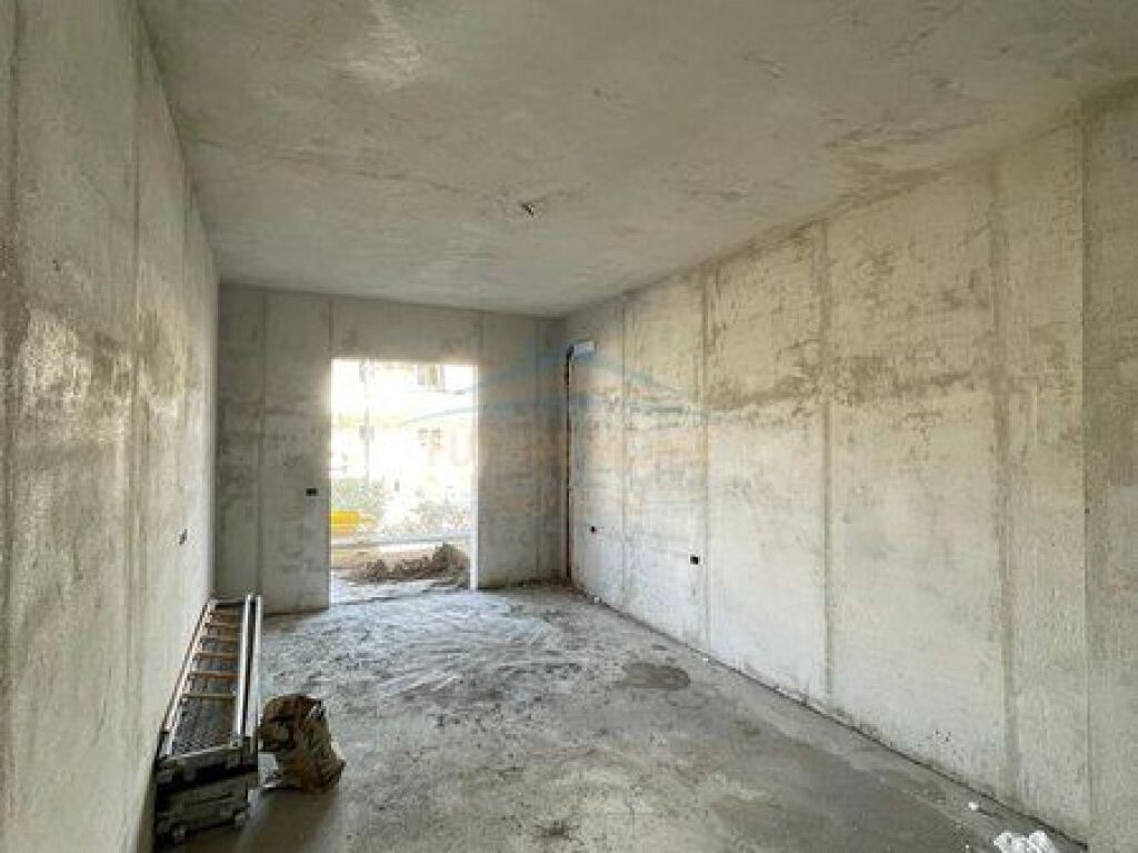 Shitet, Apartament 2+1, Paskuqan, Tirane . Empire66629