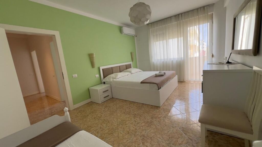 Shitet Apartament 1+1