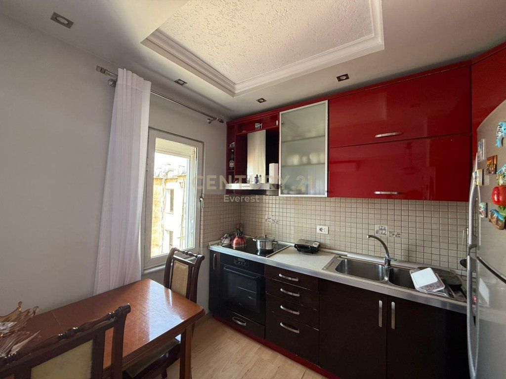 Apartament 2+1 per shutje te Xhamlliku, Sheshi Shtraus