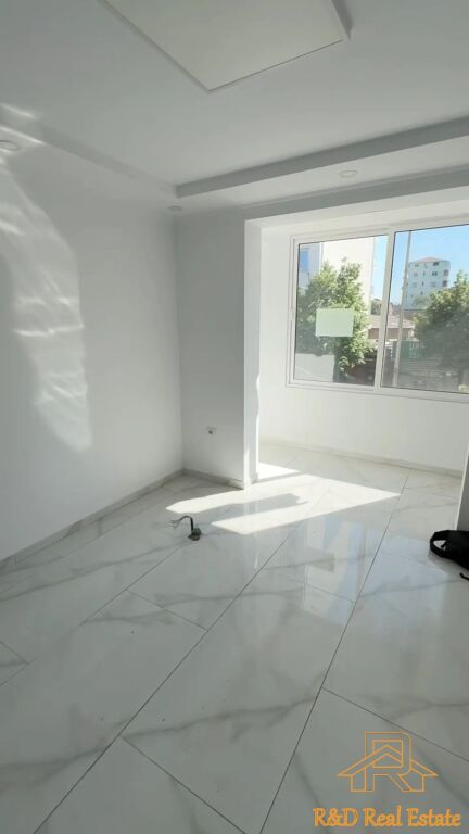 🏢 Apartament 1+1 për qira – Rruga e Dibrës (pranë Farmacisë 10)