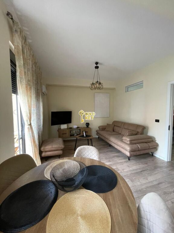 🏡 APARTAMENT ME QERA 1+1 – Gjykata, Durrës