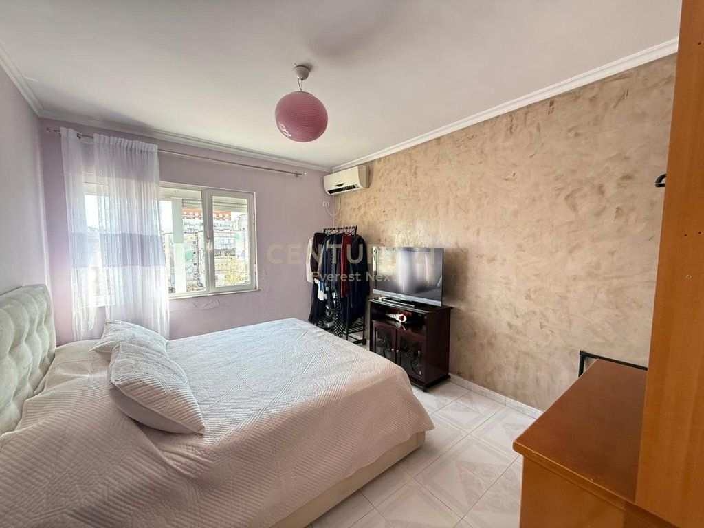 Apartament 2+1 per shutje te Xhamlliku, Sheshi Shtraus