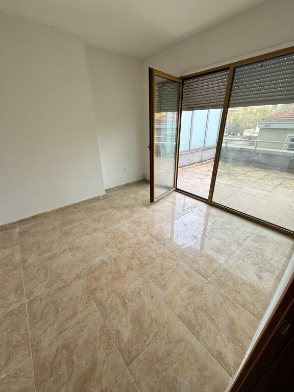 Jepet me qera zyra 4+1+2, prane Ish Bllokut