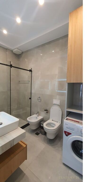 GARDEN BUILDING JAPIM ME QIRA APARTAMENT LUKSOZ 1+1 + POST PARKIMI 1,100 € /Muaj Sip. Totale  77m2