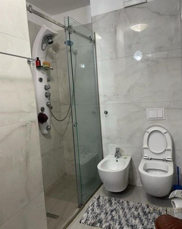 Shitet Apartament 2+1 në Yzberisht