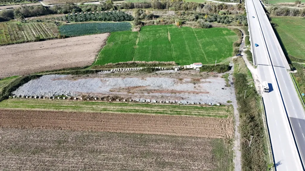 Terreno in vendita vicino all'autostrada Lushnje–Fier