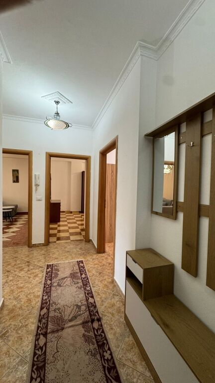 Apartament 2+1 per qira te Komuna e Parisit