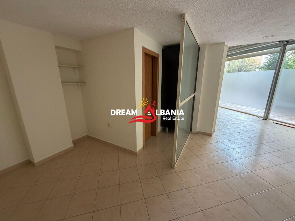 Jepet me qera ambient biznesi Duplex tek Pazari i Ri prane Bolv Oil (ID 42611418)f