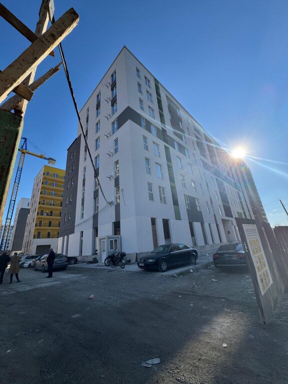 Shitet Apartament 2+1+2 tek Tirana Entry.