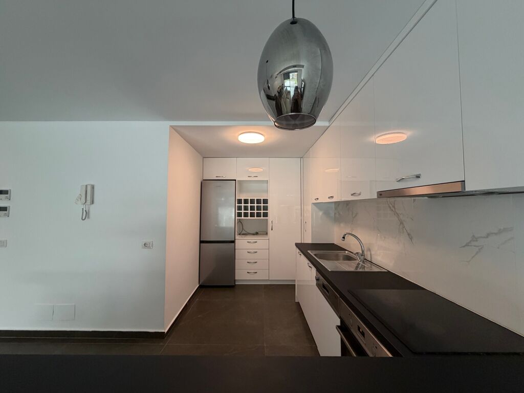 Jepet me qera vilë 3+1+oborr+garazhd në Rezidence Private në Mullet