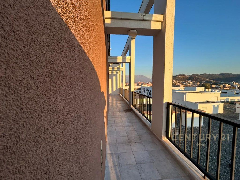 Apartament 2+1+ post parkimi me qira ne Kombinat.