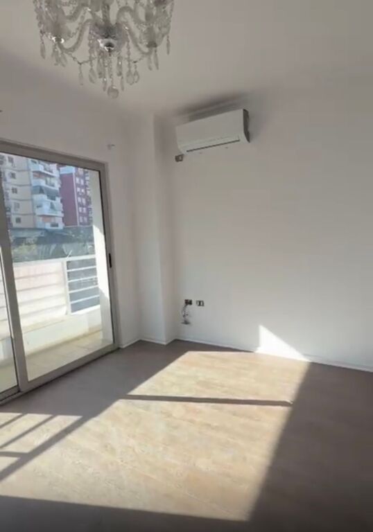 Appartamento in vendita 2+1 a Komuna e Parisit