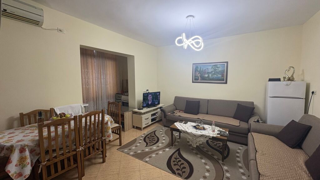 shitet apartament 1+1 i mobiluar tek Rruga Myslym Shyri