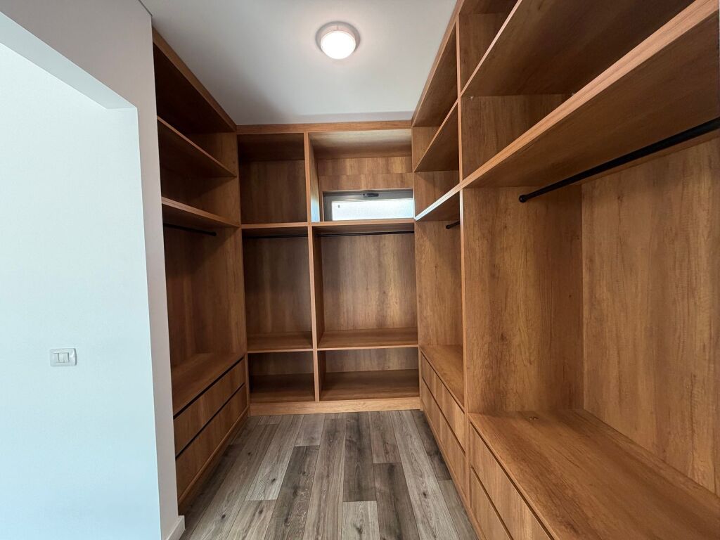 Jepet me qera vilë 3+1+oborr+garazhd në Rezidence Private në Mullet