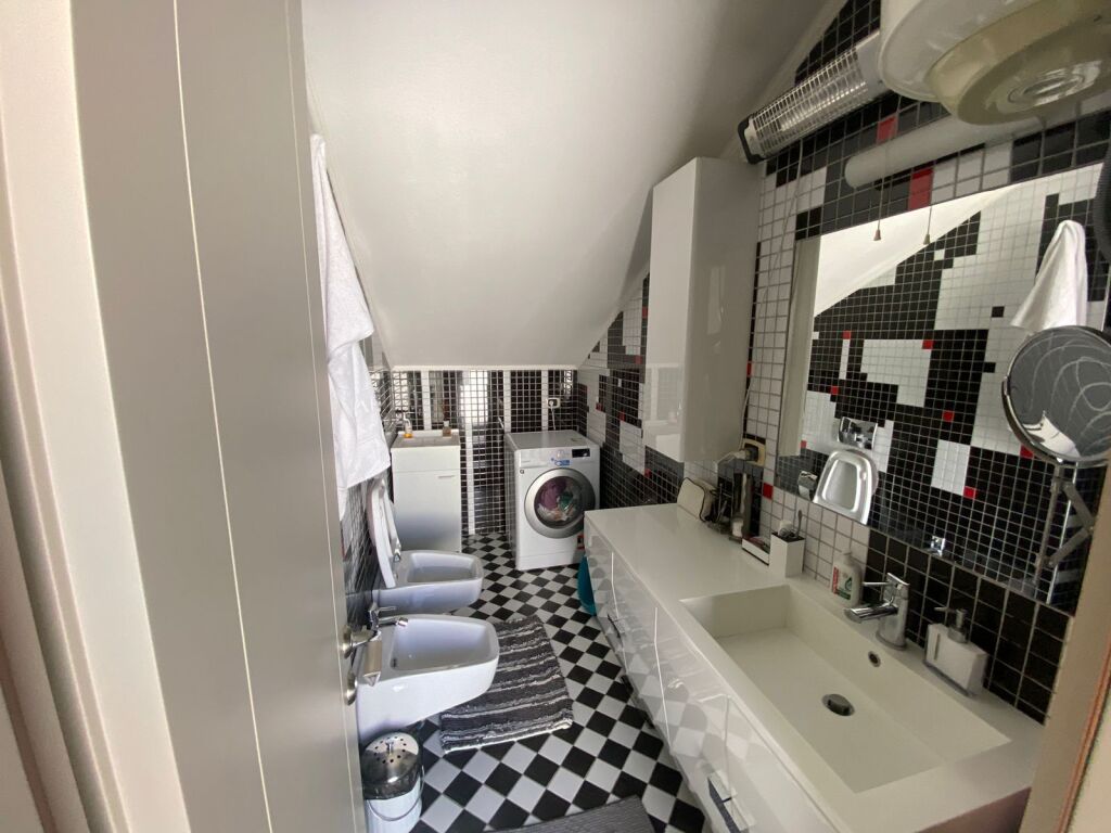 PRIVATE VILLA FOR SALE 4 FLOORS, SEFER EFENDIU NEIGHBORHOOD, DURRES. District Court of Durrës Judicial District, Durrës, Albania