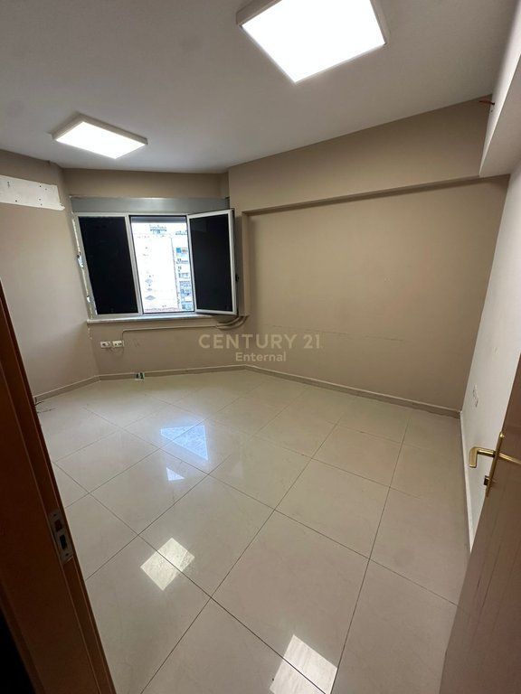 COMMERCIAL SPACE FOR RENT 300M2 AT HALILI COMPLEX