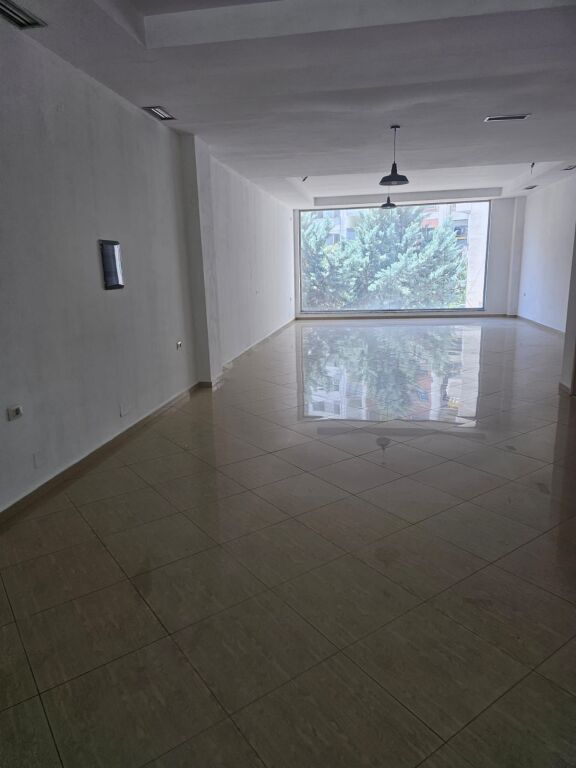 Business premises for rent opposite Delijorgji Complex