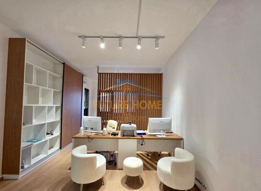 Qera,Ambjent zyre,Kompleksi Square 21