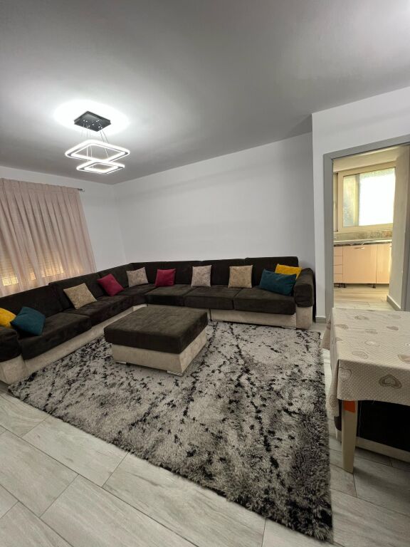 🏡 Jepet Apartament 2+1 me Qira – Rruga e Elbasanit