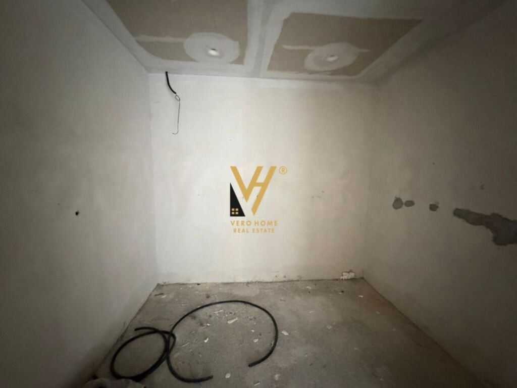 SHITET APARTAMENT 3+1+3+VERANDE TE KODRA E DIELLIT 400.000 EURO