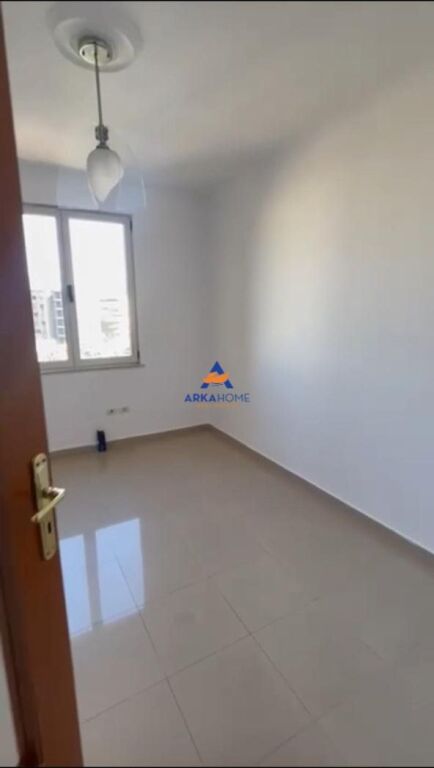 JEPET APARTMENT ME QERA 2+1+BALLKON " RRUGA E KOSOVAREVE" 800 EURO