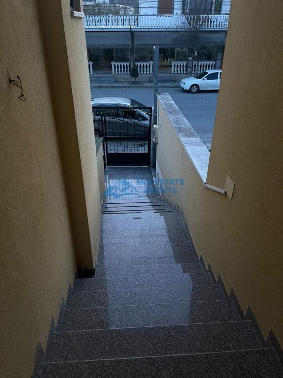 Ambient biznesi me qera – Spitallë, Durrës