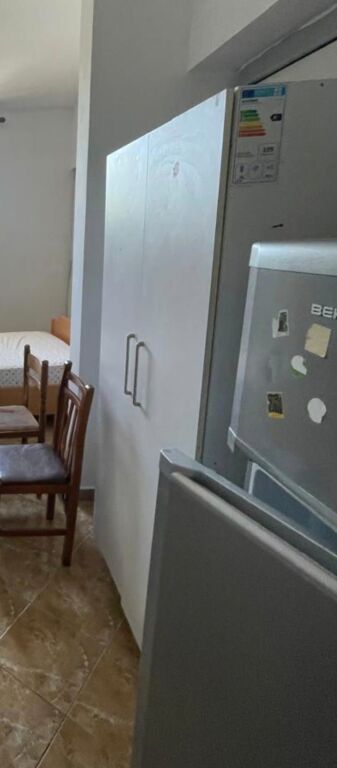 GARSIONERE 17000 LEKE.VILAT GJERMANE